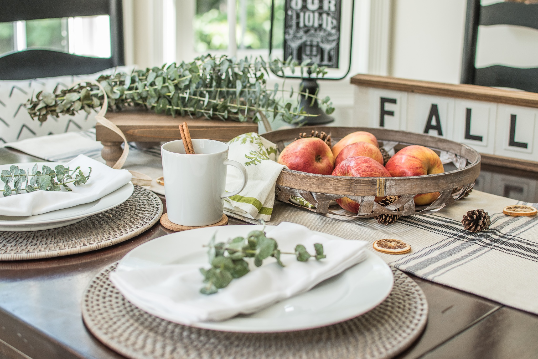 12 Tips For Stunning Tablescapes | The Mama Guide