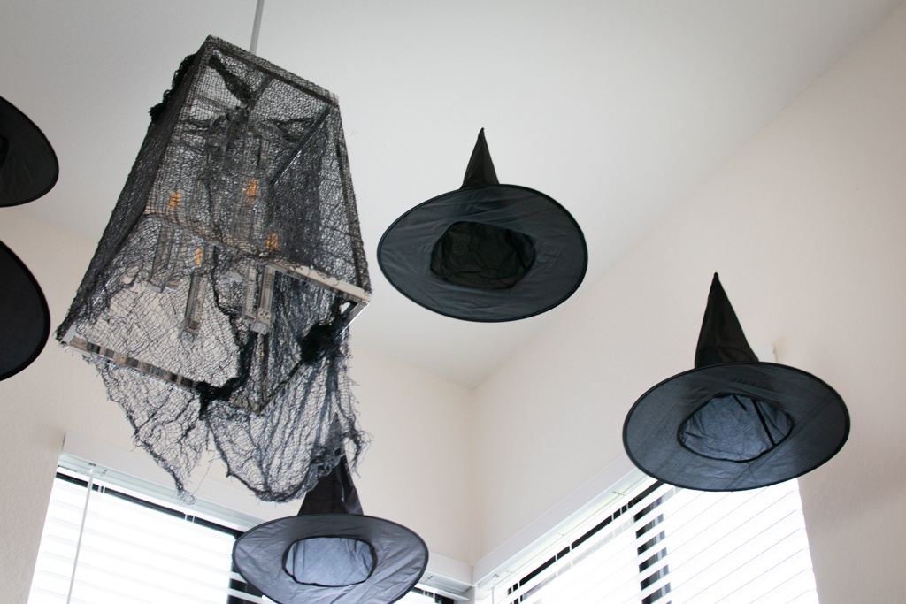magical floating hats decocrated halloween tablescape easy decor